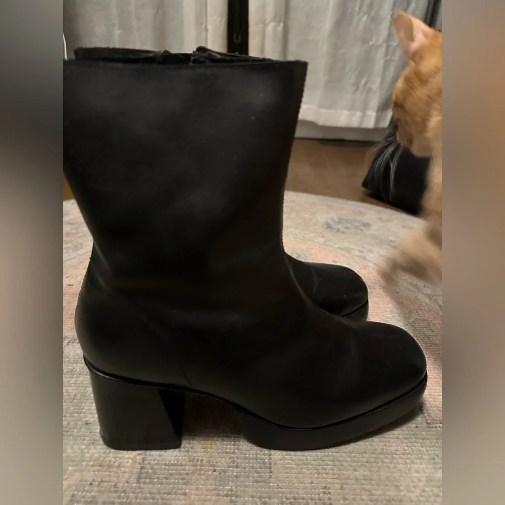 Urban Outfitters Lara Leather Booties IN BOX - Picture 4 of 6